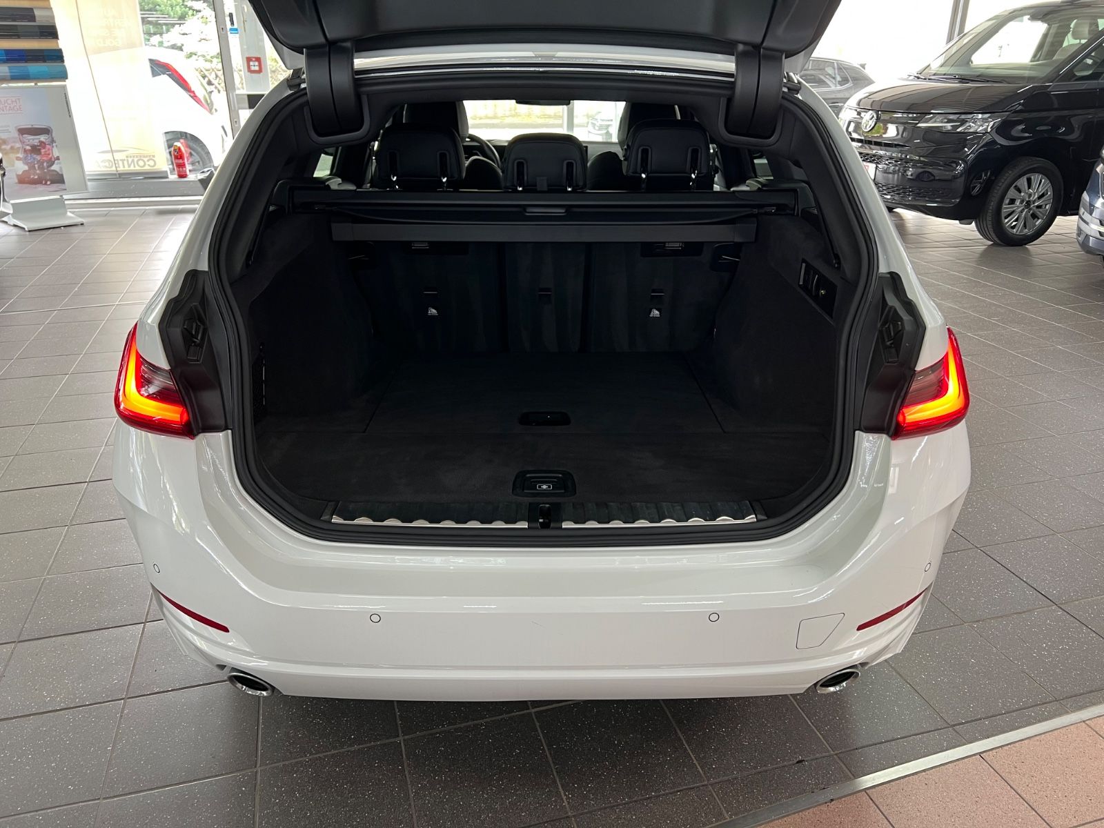 BMW 318 d Touring AHK+DA+ACC+HuD+KEYLESS+PARK ASSIST foto 10