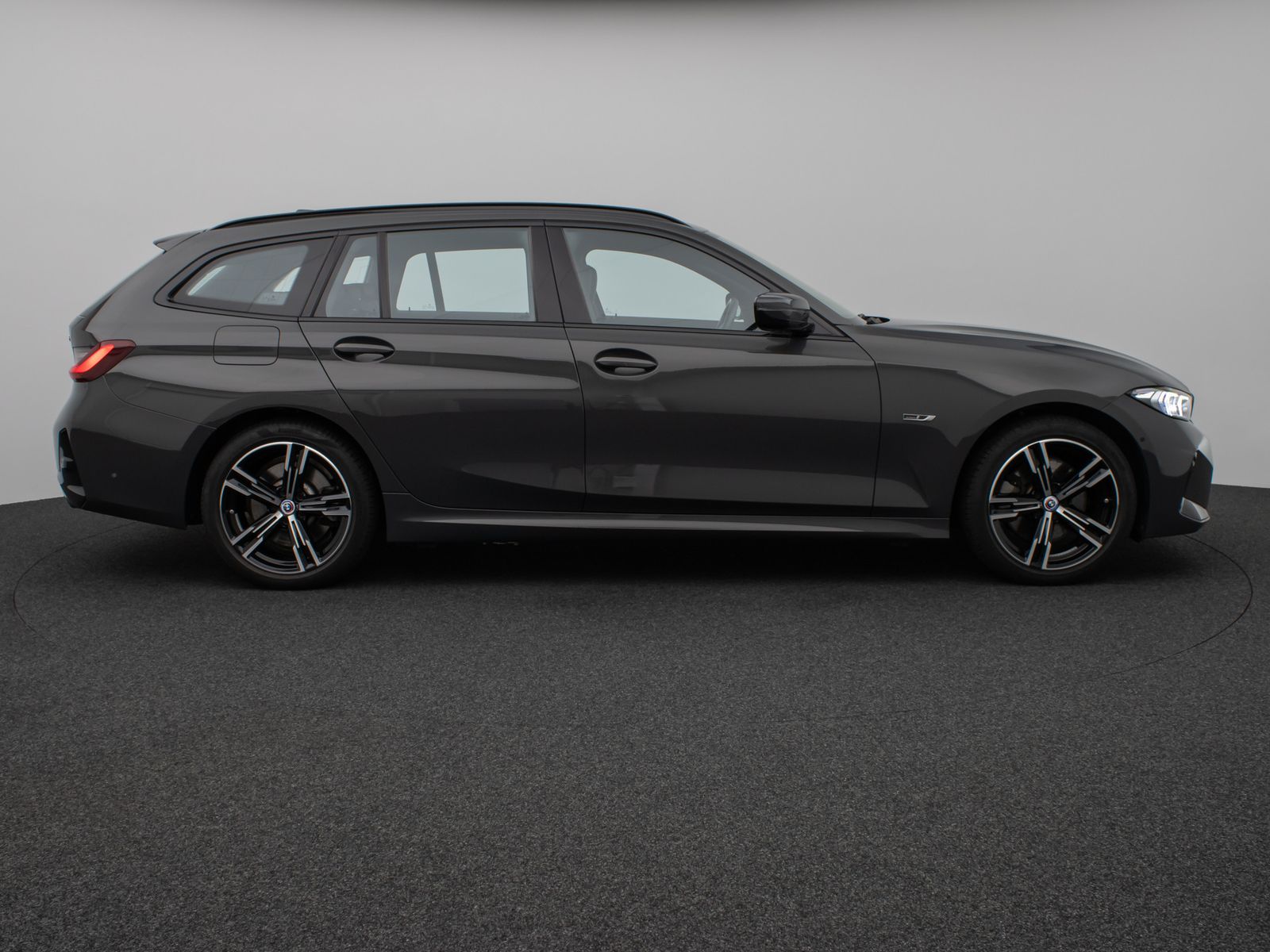 Fahrzeugabbildung BMW 330e xD M Sport Kamera DAB HiFi Komfort Panorama