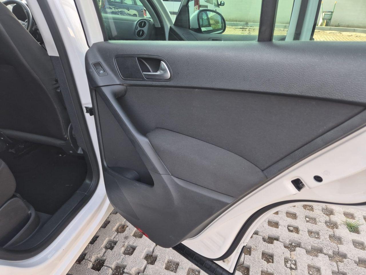Volkswagen Tiguan 2011 — photo 7