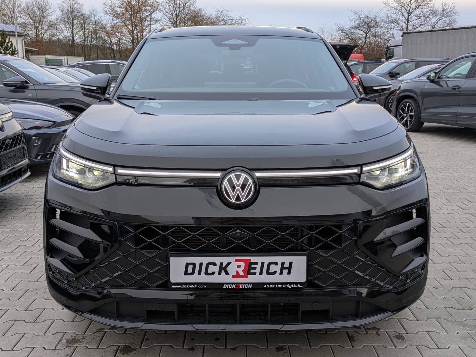 Fahrzeugabbildung Volkswagen Tayron 2.0 TDI 4M R-Line BLACK*7Si*MATRIX*PANO