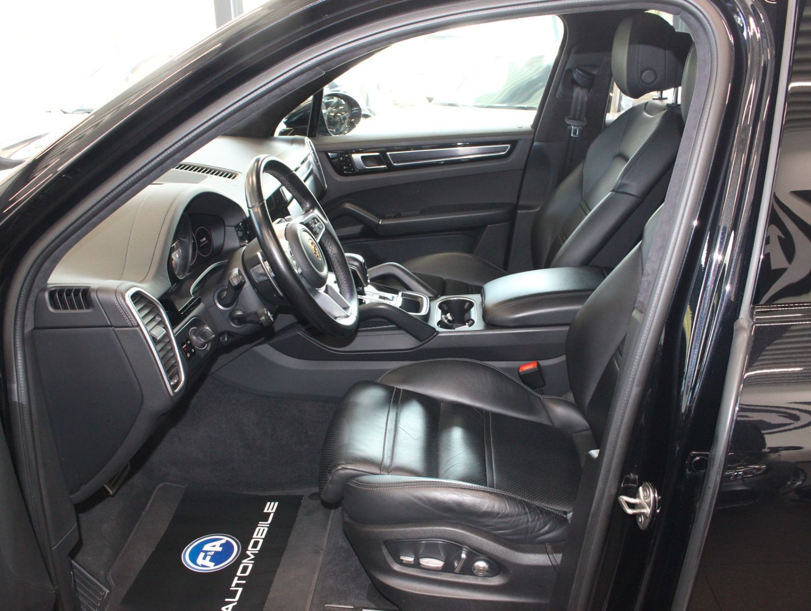 Fahrzeugabbildung Porsche Cayenne GTS*Soft Close*Hud*PNRM