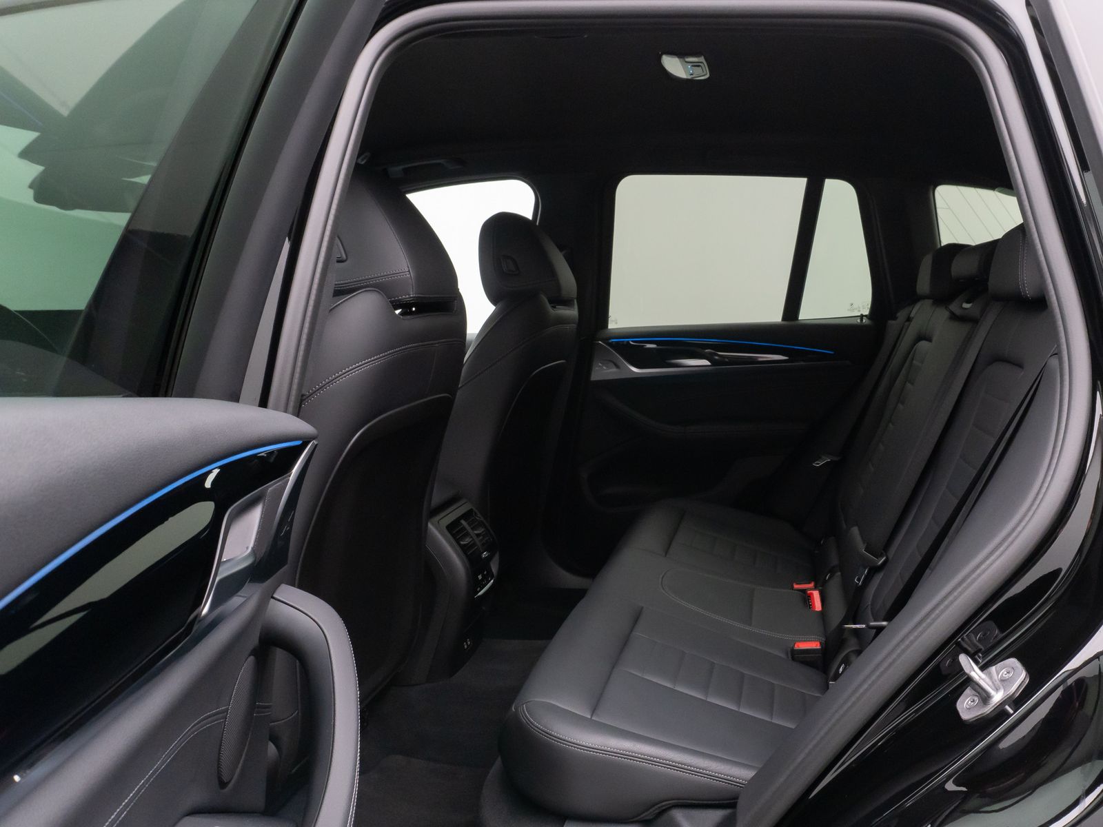 Fahrzeugabbildung BMW X3 xD30e Kamera HUD DAB HiFi Komfort Sport AHK