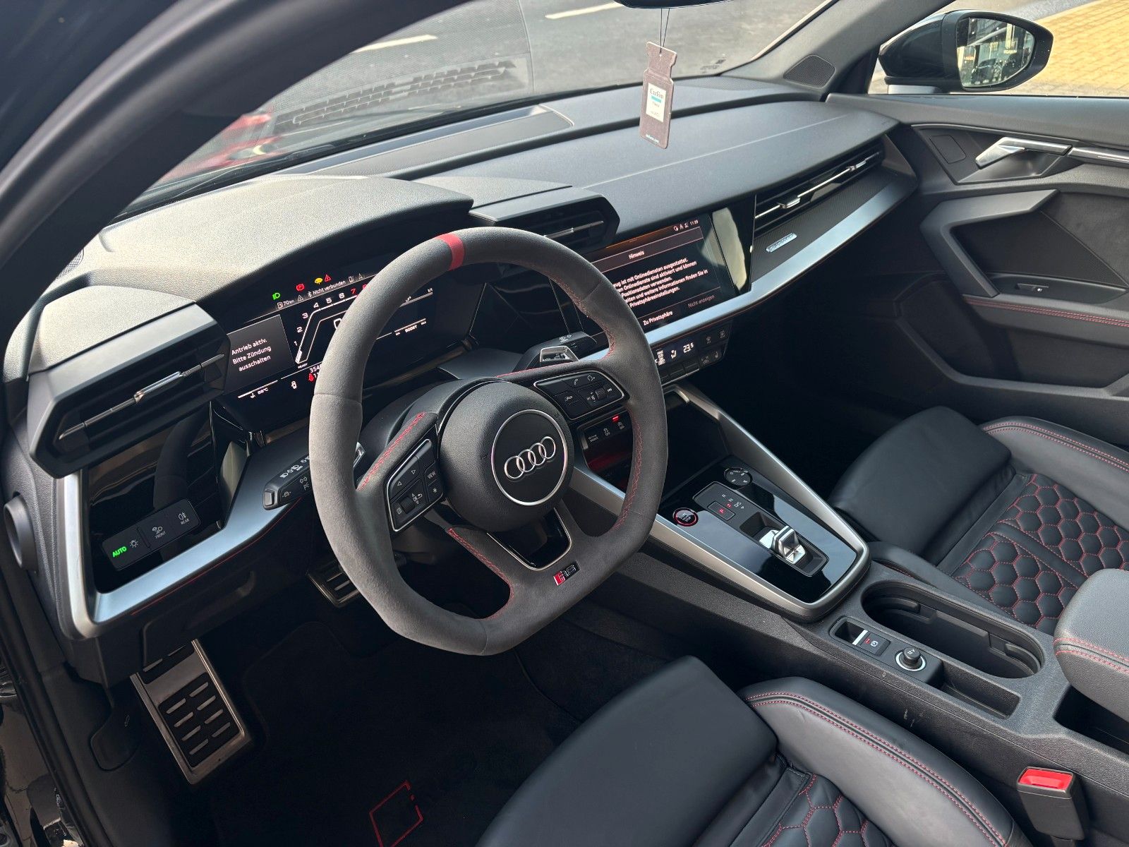 Fahrzeugabbildung Audi RS3 Lim. *Panorama*RS-Sitze*Carplay*SportAuspuff