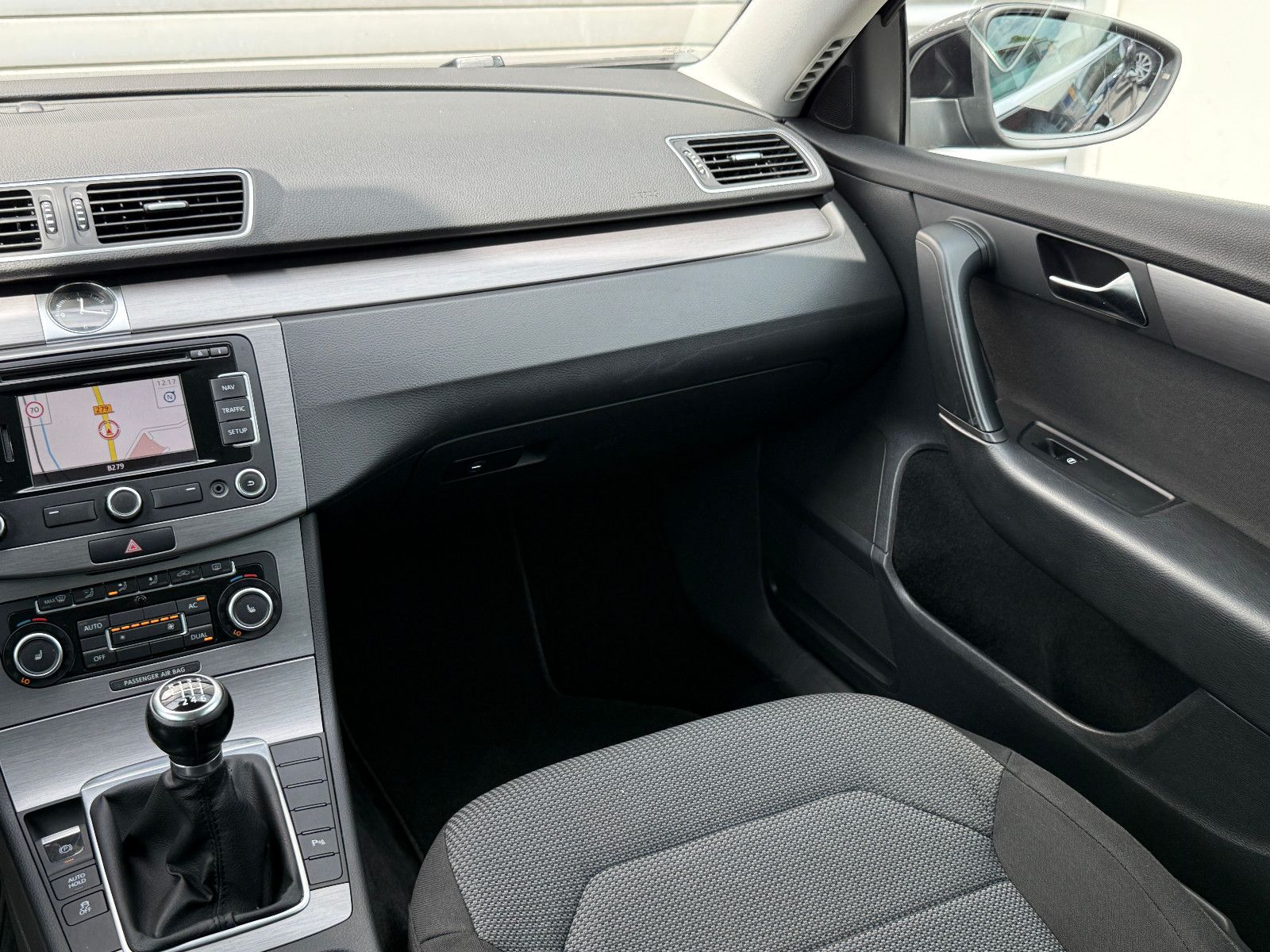 Fahrzeugabbildung Volkswagen Passat Variant Comfortline 1.8 TSI AHK GRA Navi