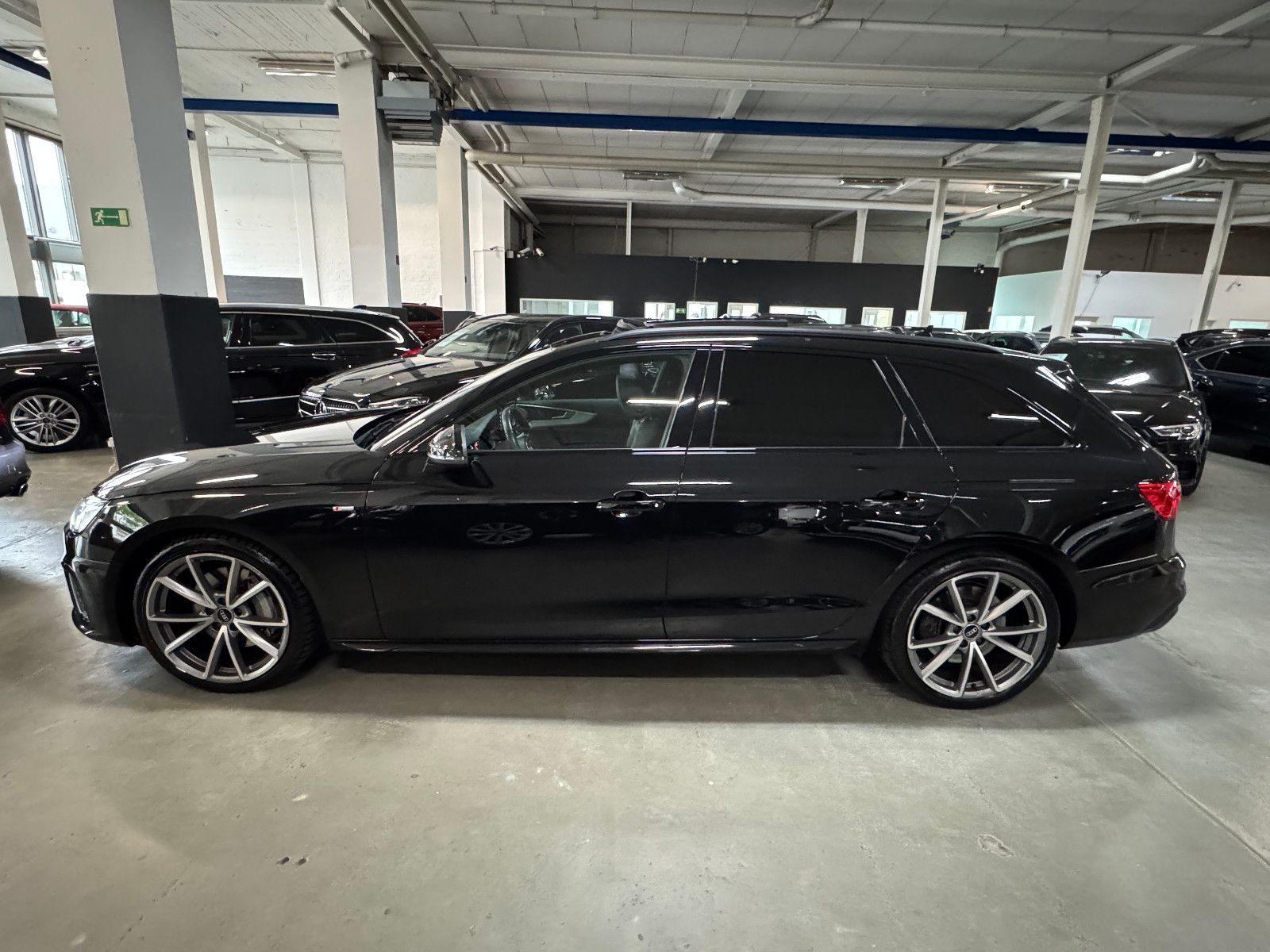 Fahrzeugabbildung Audi A4 45 TDI QUATTRO 2X S-LINE BLACK EDITION 19´RS