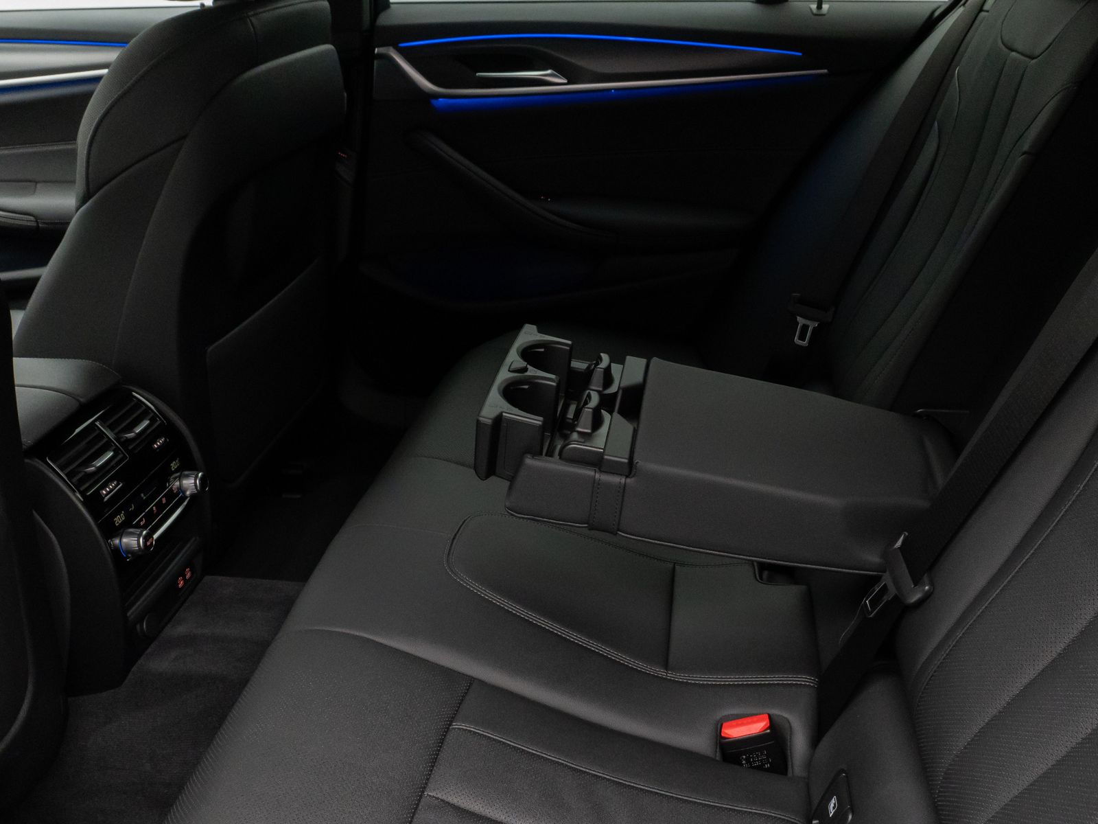 Fahrzeugabbildung BMW 530d xD M Sport Kamera Laser HUD DAB AHK Komfort