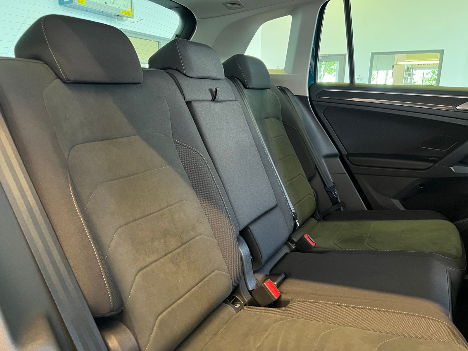 Fahrzeugabbildung Volkswagen Tiguan Elegance 2.0 TDI DSG *AHK, Matrix-LED, Na