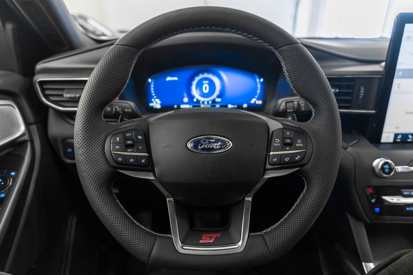 Fahrzeugabbildung Ford Explorer ST 3.0L AWD ACC LED 360° B&O PANO AHK