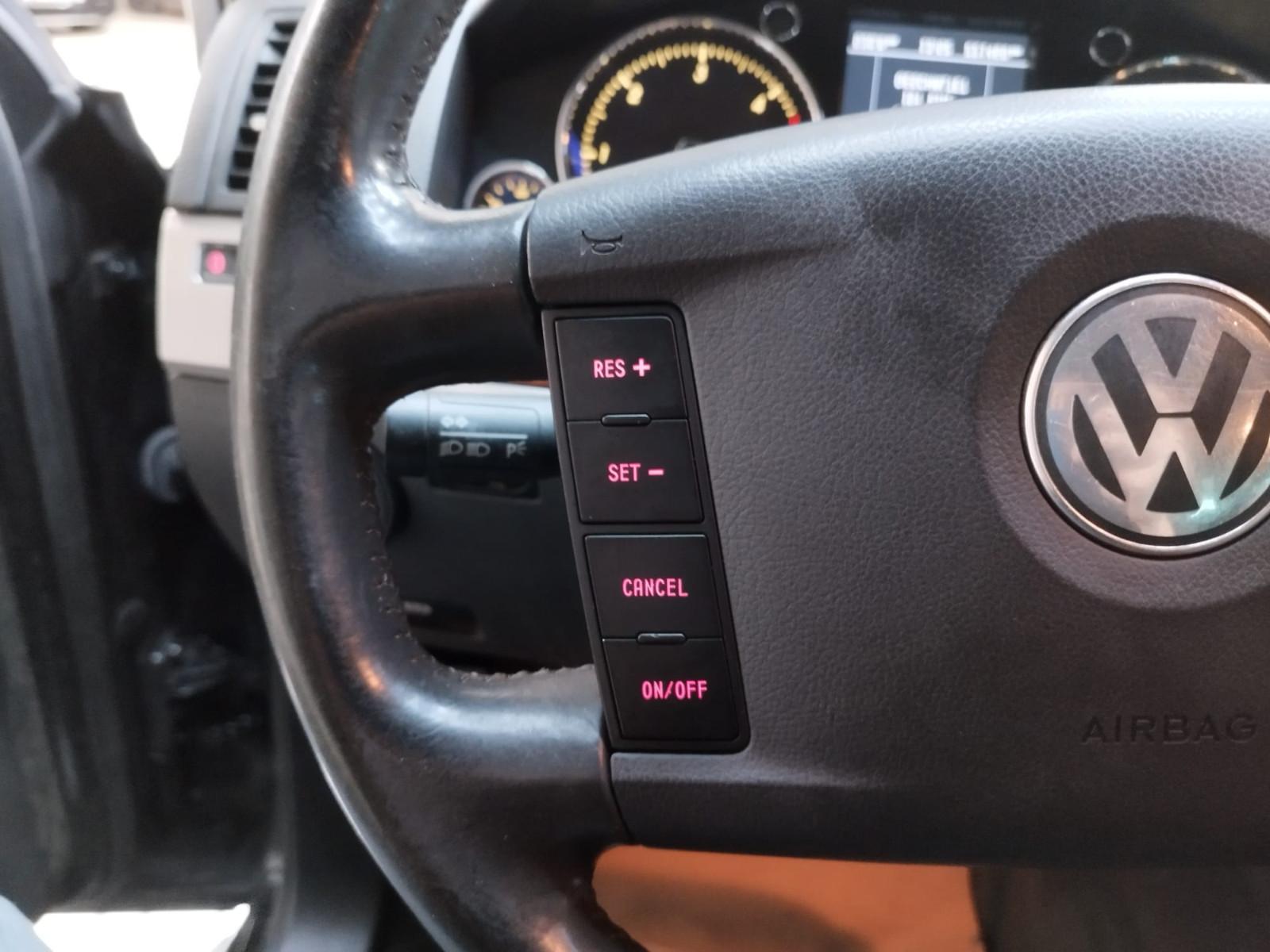 Volkswagen Touareg 2005 — photo 25