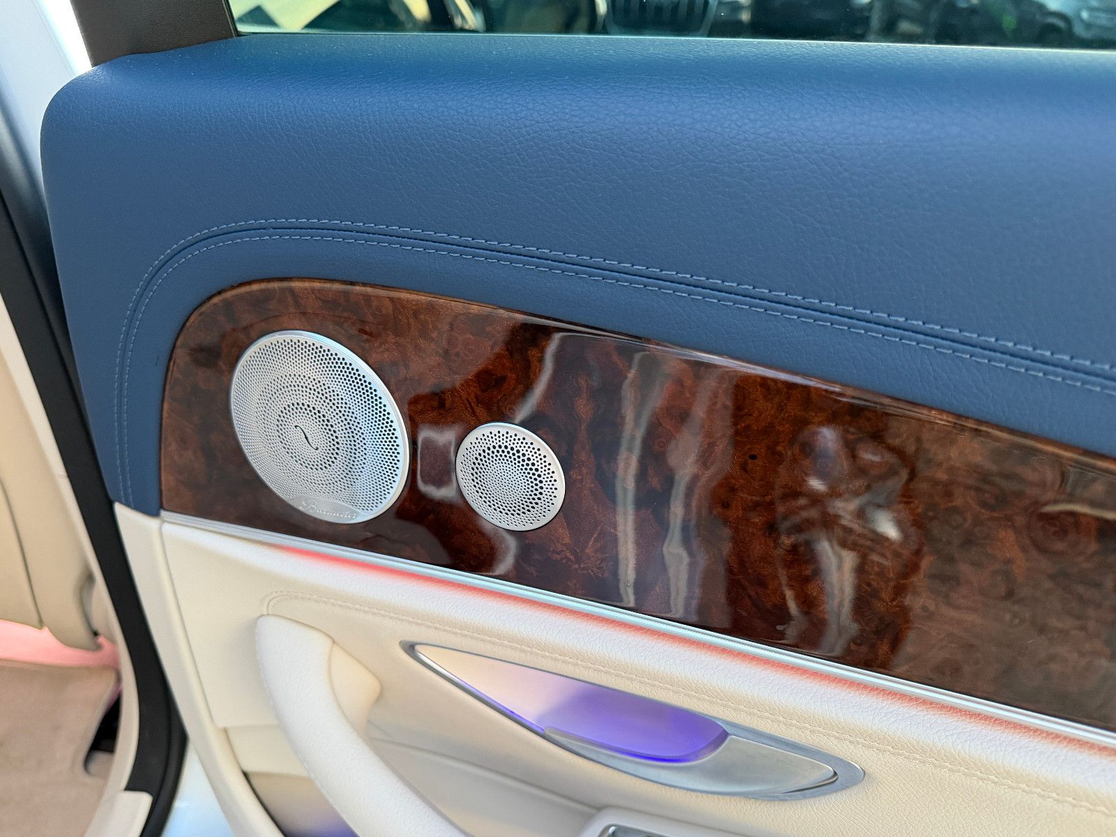 Fahrzeugabbildung Mercedes-Benz E 300 de/AMG/HEAD-UP/VIRTUAL/AMBIENTE/BURMESTER/