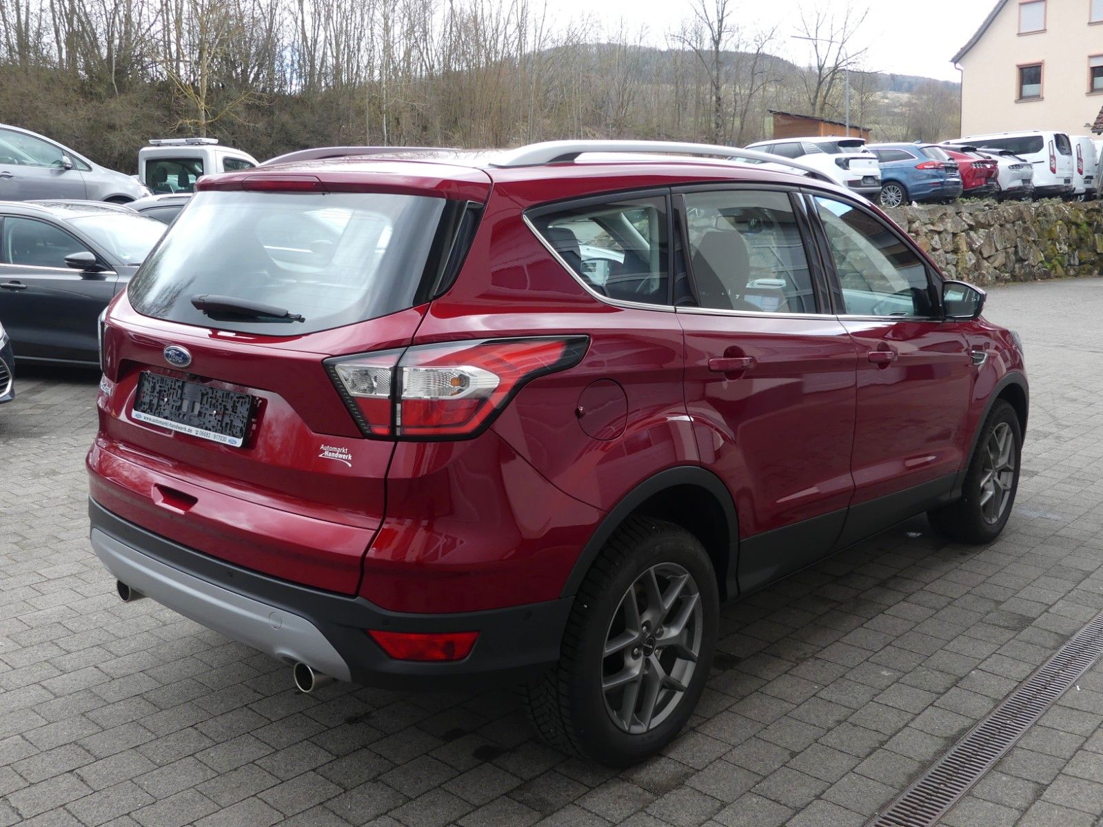 Fahrzeugabbildung Ford Kuga Titanium*Kamera*8-fach bereift