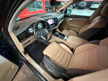 Volkswagen Touareg - 7