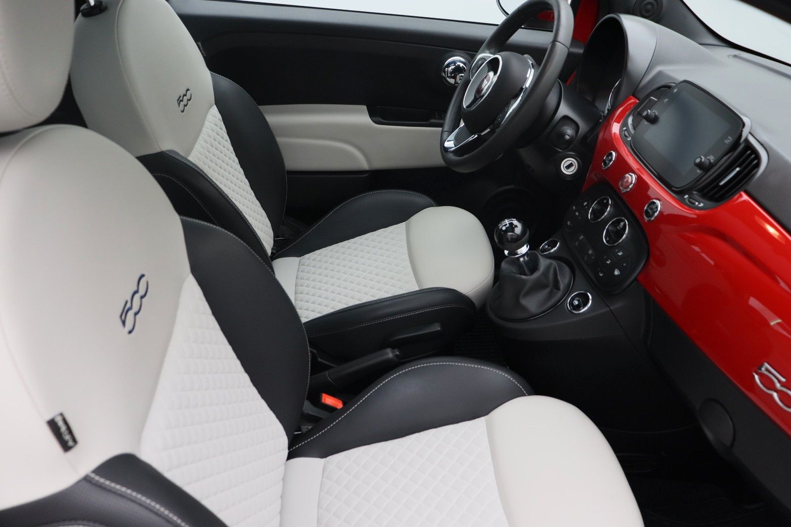 Fahrzeugabbildung Fiat 500 1.0 DolceVita