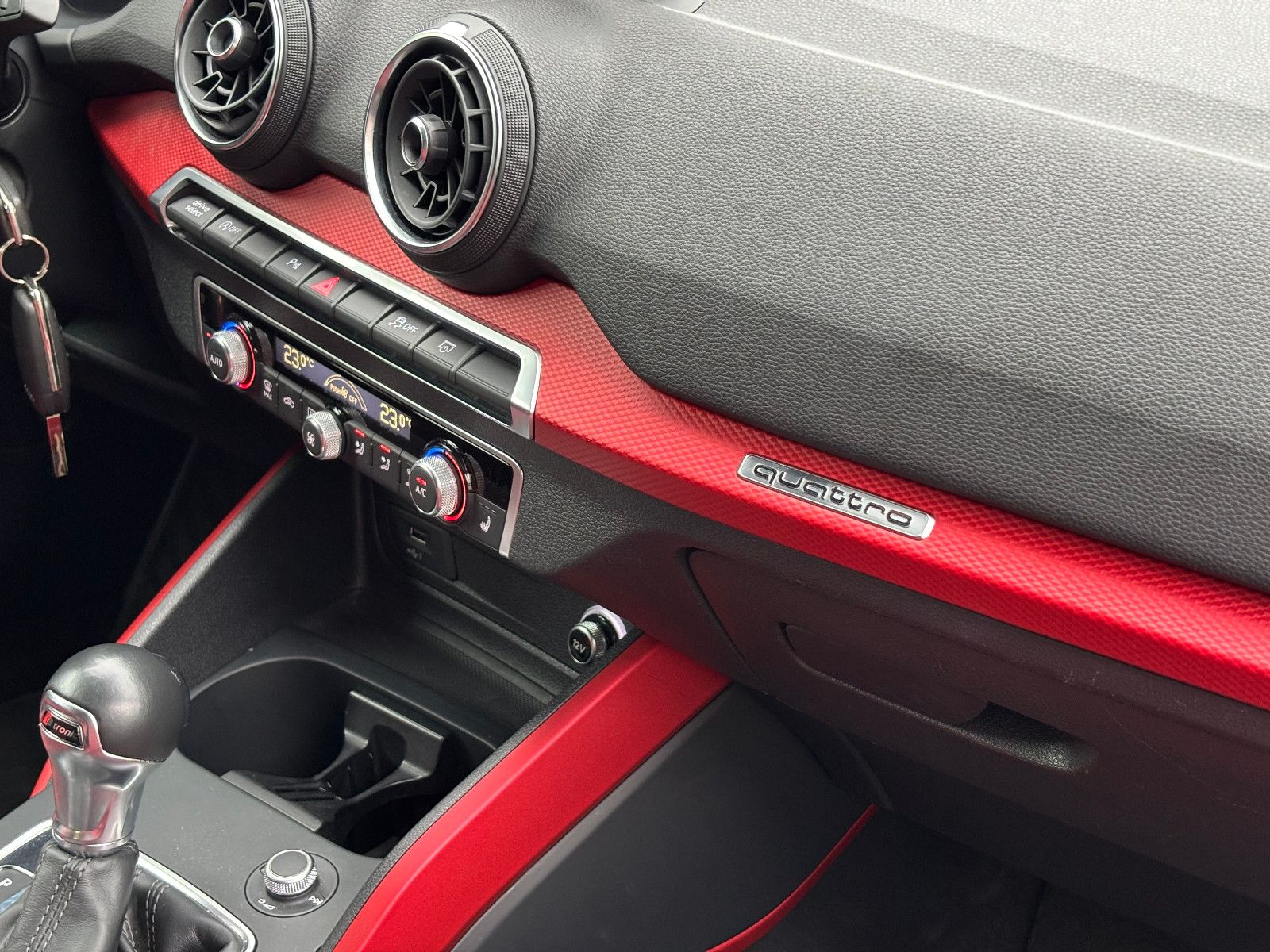 Fahrzeugabbildung Audi Q2 quattro sport/S-LINE/HEAD-UP/KAMERA/B&O