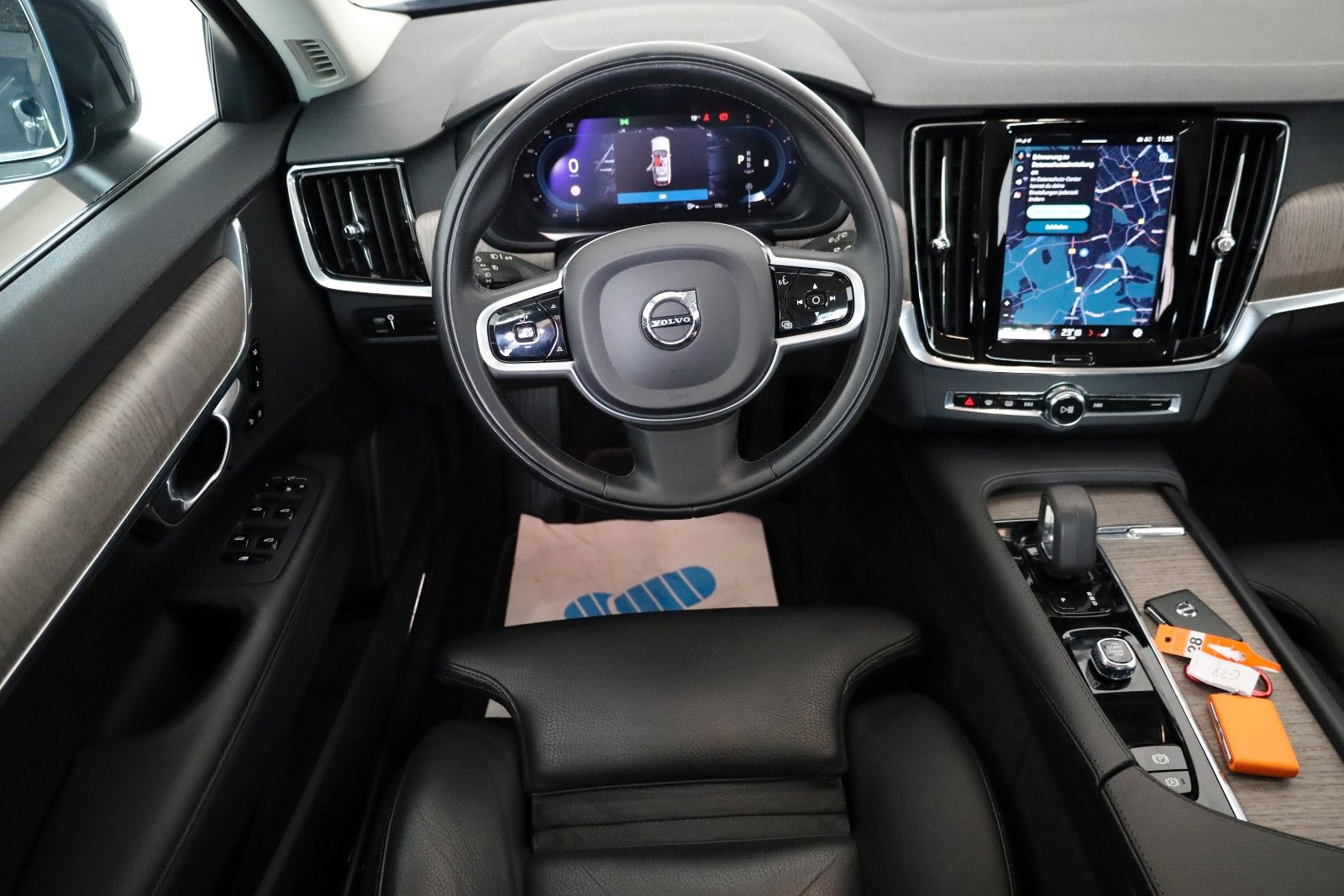 Fahrzeugabbildung Volvo V90 CC Pro AWD Leder,Navi,LED,SH,Kamera,ACC