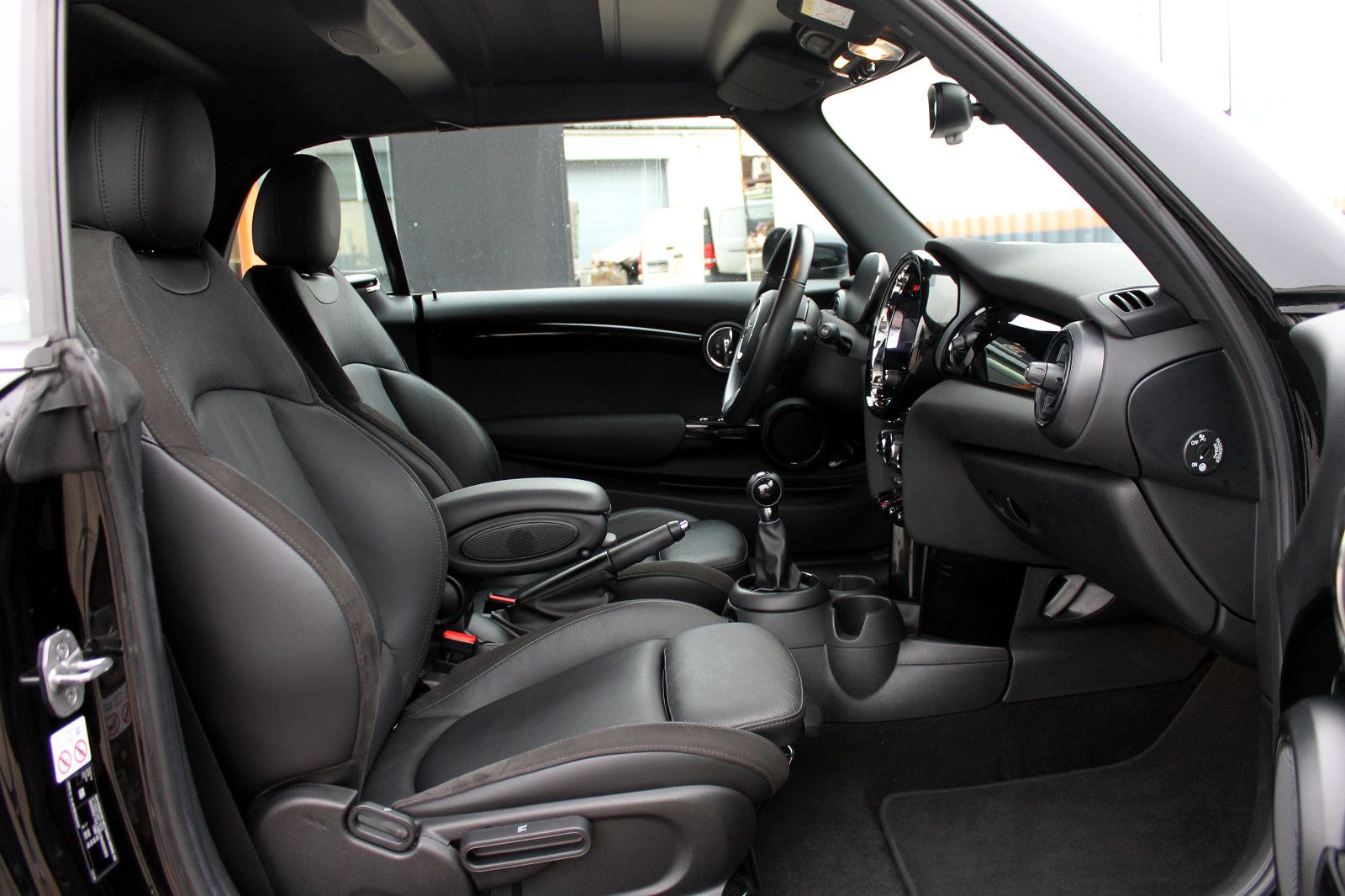 Fahrzeugabbildung MINI Cooper Cabrio Classic-Trim LED KAM PDC SHZ NAV