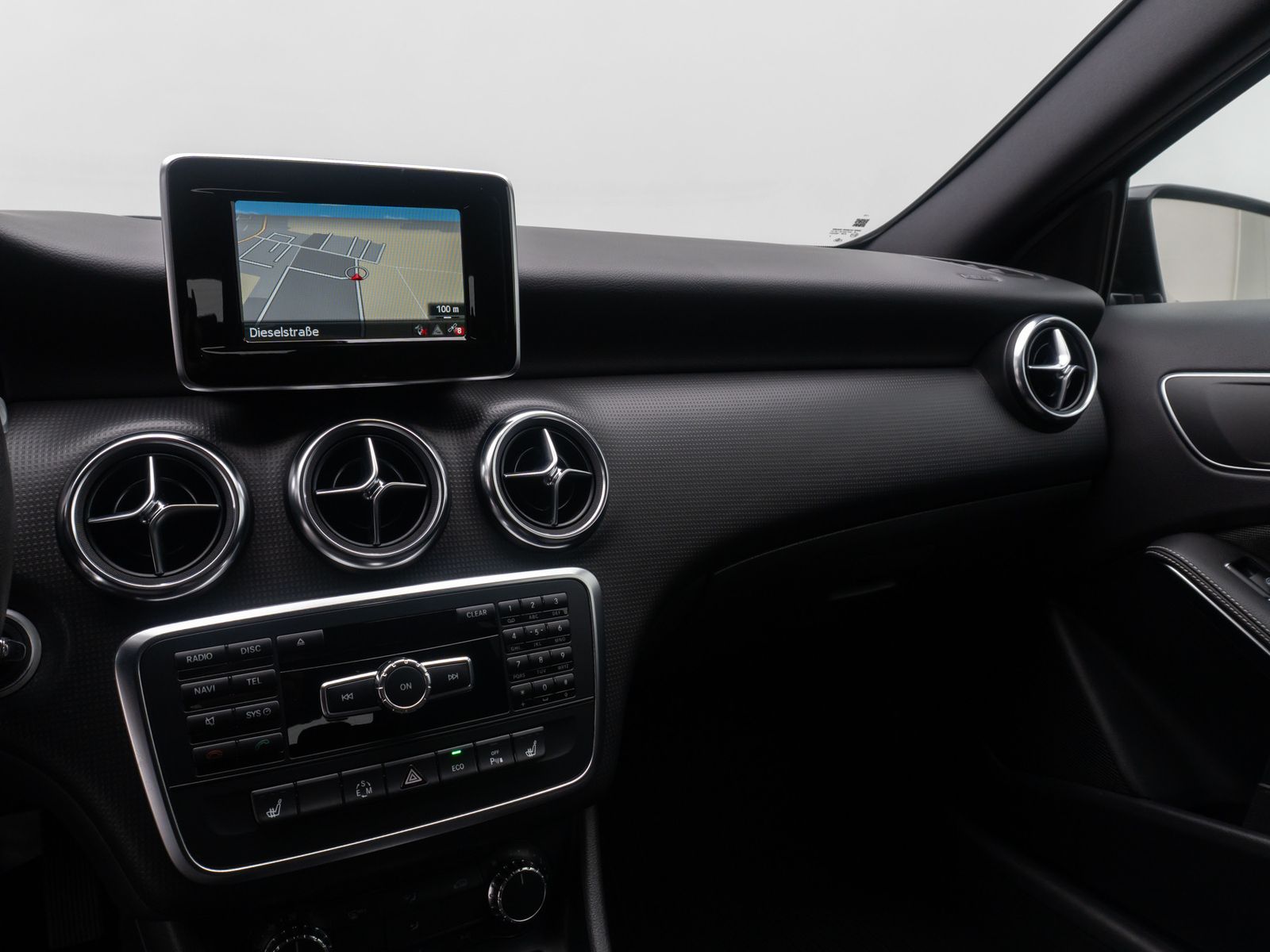 Fahrzeugabbildung Mercedes-Benz A180 BlueEfficiency Navi Sound Tempomat ParkAsst