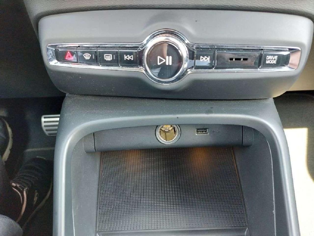 Fahrzeugabbildung Volvo XC40 R Design AWD*Winterpaket*LED