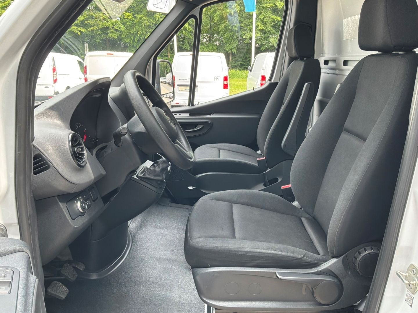 Fahrzeugabbildung Mercedes-Benz Sprinter 314 CDI   Niederflurkoffer Fahrgestell