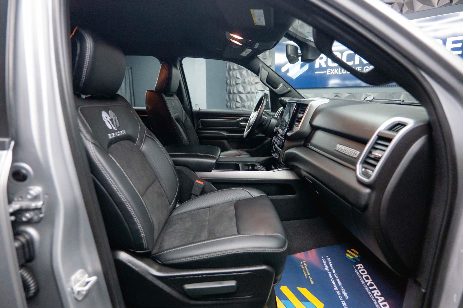 Fahrzeugabbildung Dodge RAM 5.7 V8 HEMI 4x4 OFFROAD Night-Paket *LED*