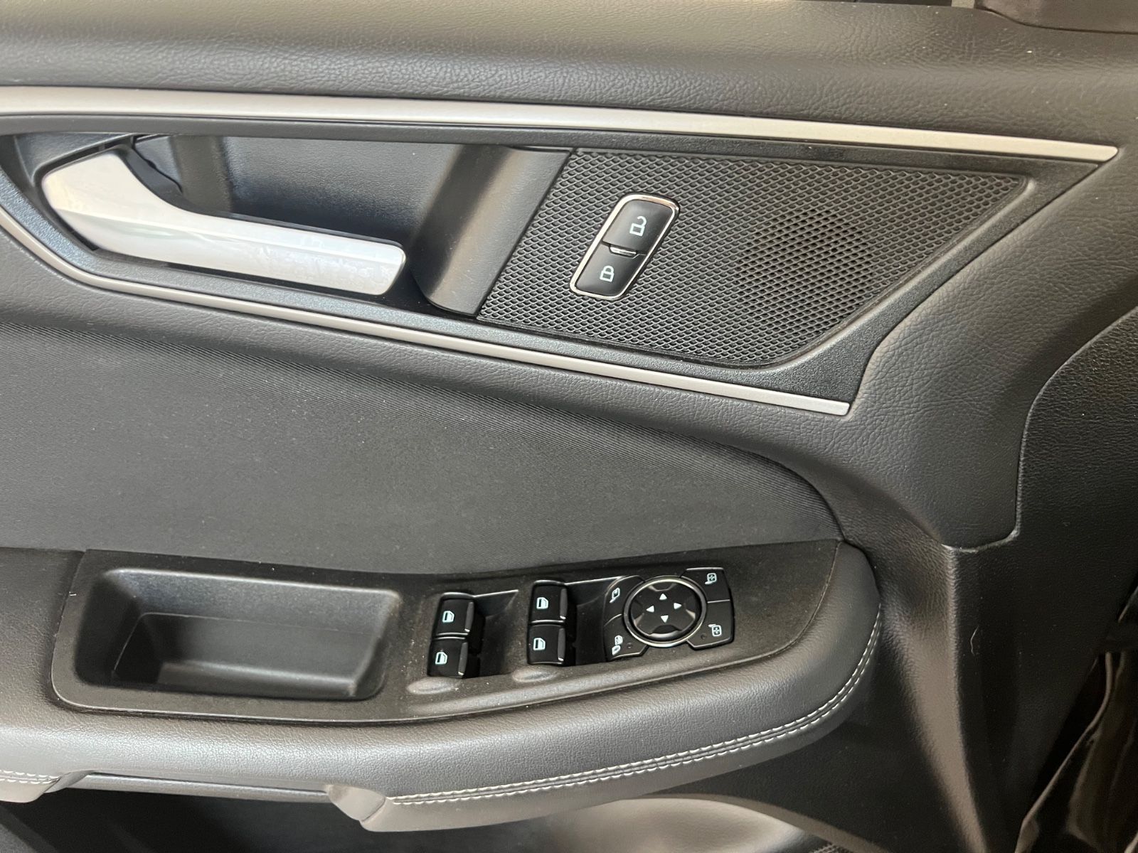 Fahrzeugabbildung Ford Galaxy Business 2.0 TDCI * 7.Sitzer * NAVI *