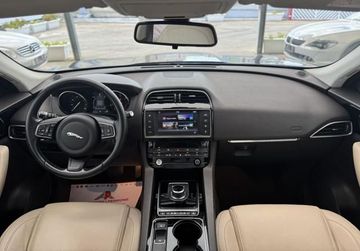 Jaguar F-Pace - 7