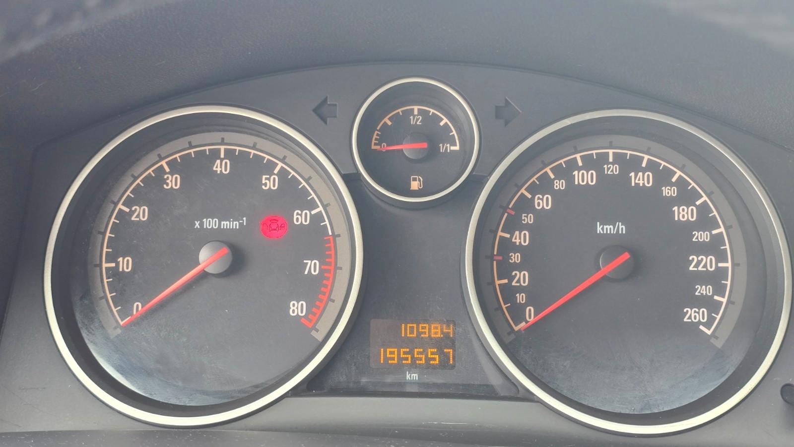 Opel Astra 2010 — photo 19