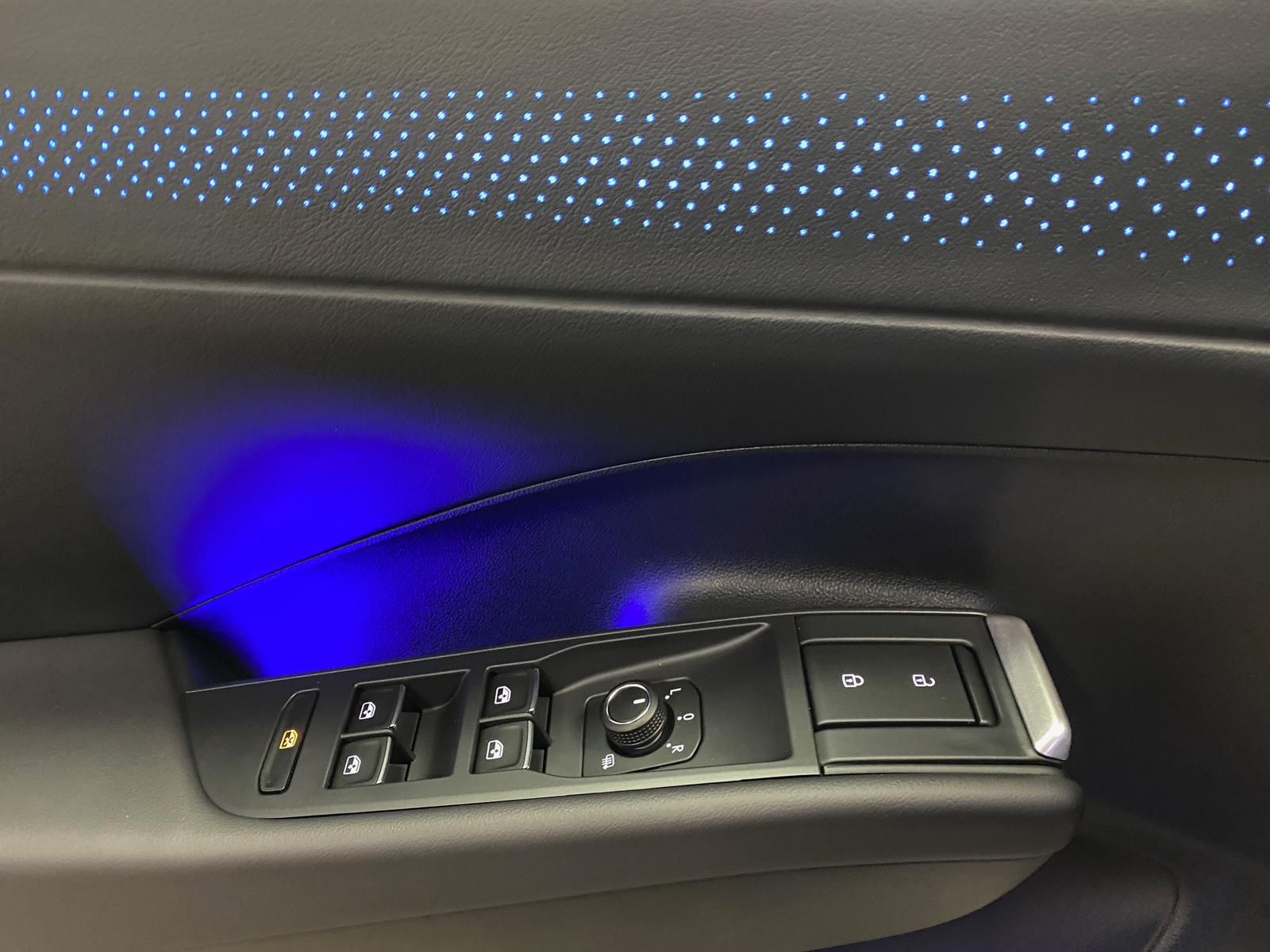 Fahrzeugabbildung Volkswagen T-Roc 1.5 eTSI R-Line NEUES MODELL AHK+ACC+KAMER