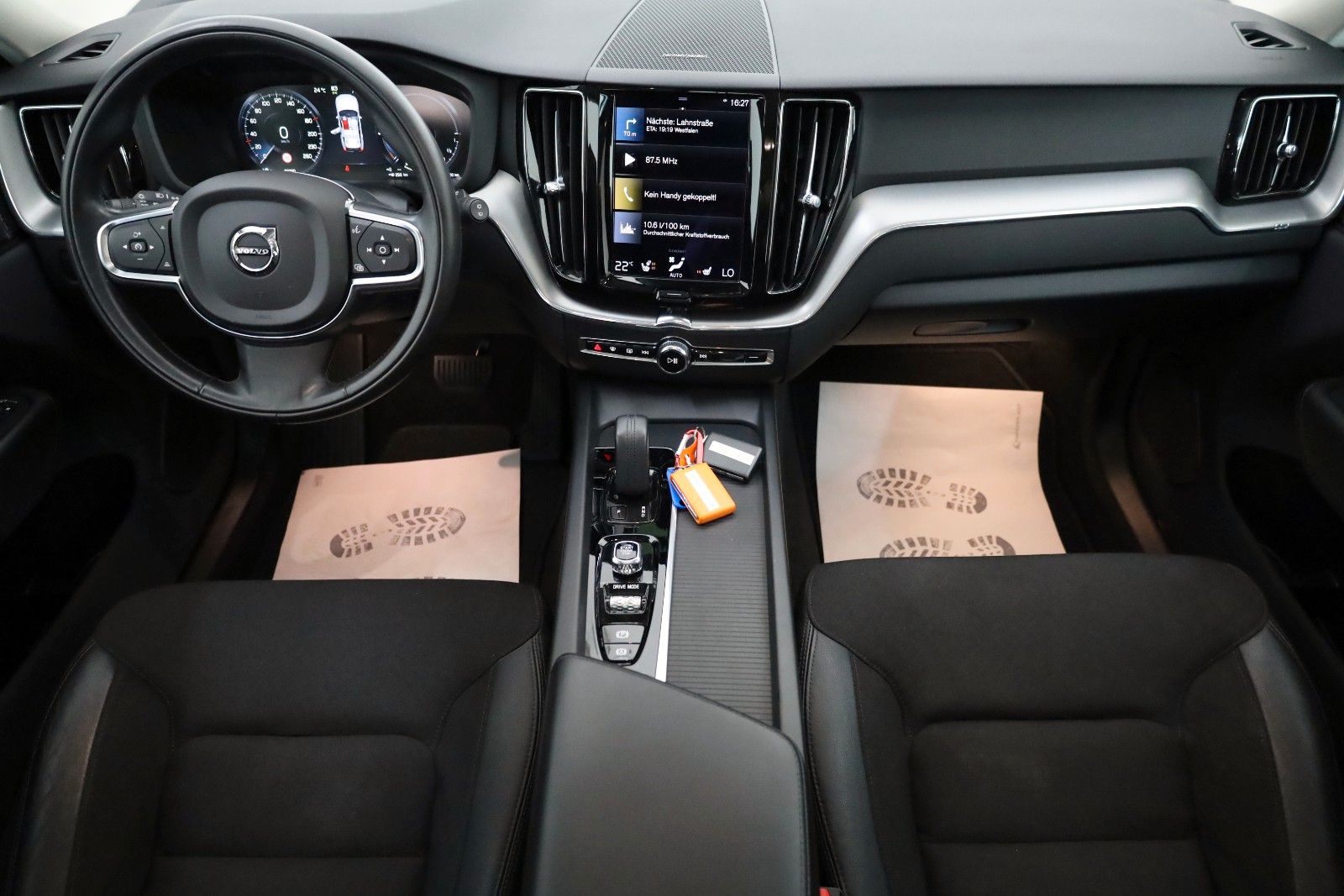 Fahrzeugabbildung Volvo XC60 T6 AWD R Design,HUD,Panoram,360°,4xSHAHK+WR