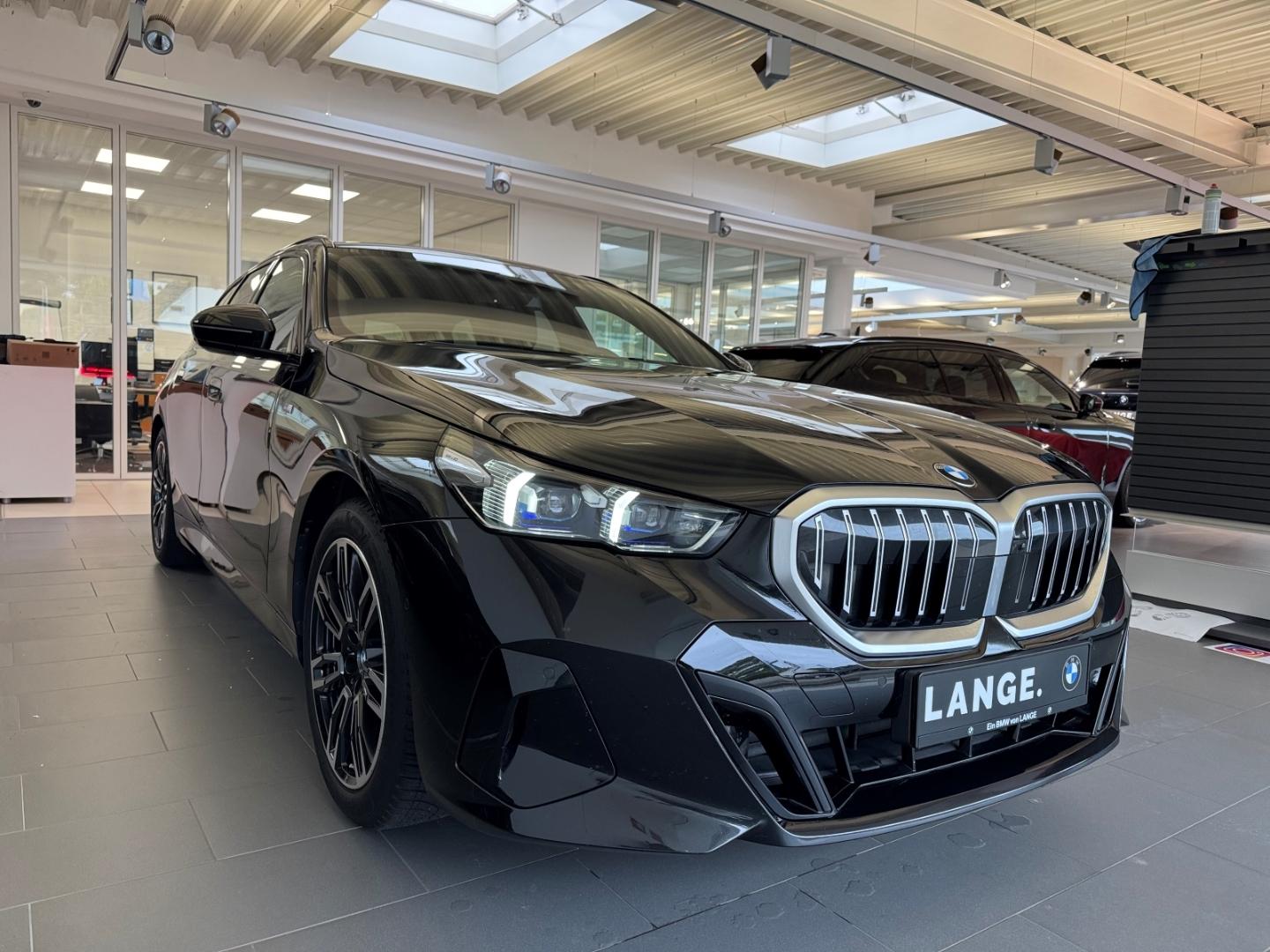 BMW 520 i MSPORT HEADUP+ANHÄNG.KUPPL.+STANDHZ.+PANO+