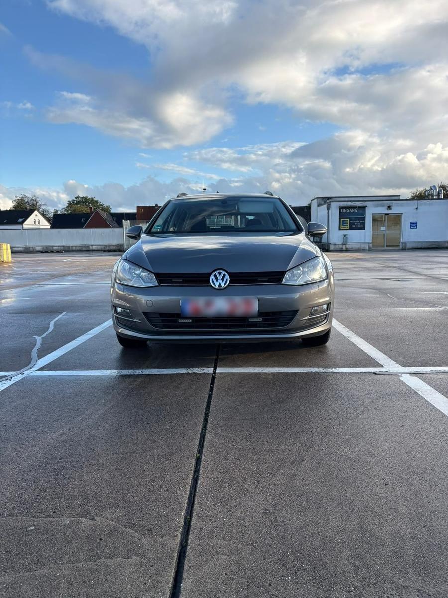 Volkswagen Golf 2014 — rear view