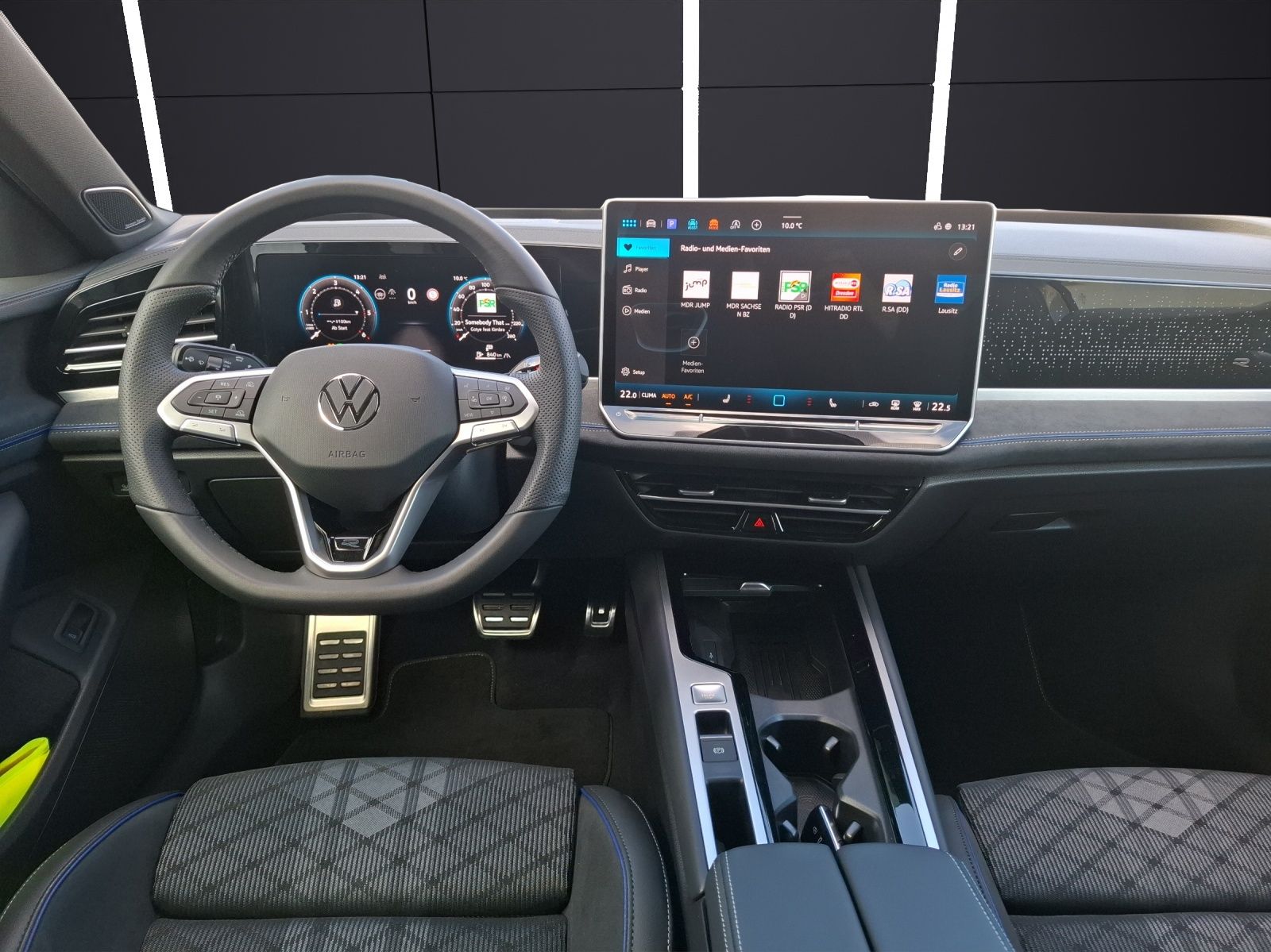 Fahrzeugabbildung Volkswagen Passat Variant TDI R-line DSG Standhzg. Matrix N