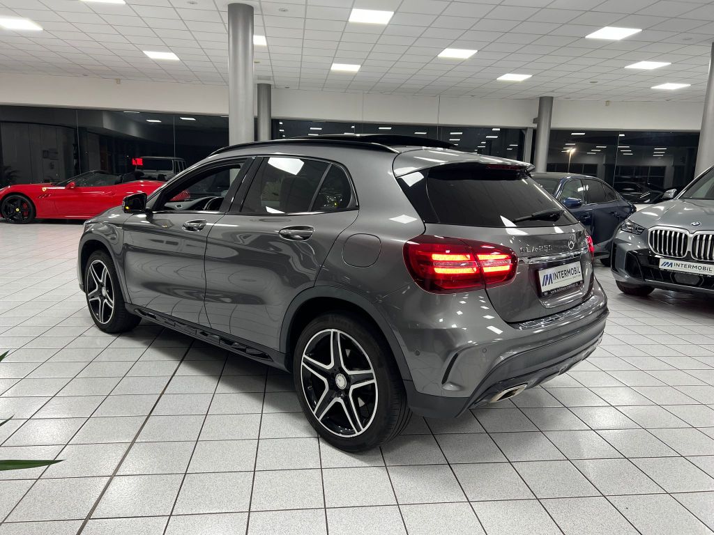 Mercedes-Benz GLA 250 4Matic 7G*AMG*LED*PANO*COMAND*KAMERA*