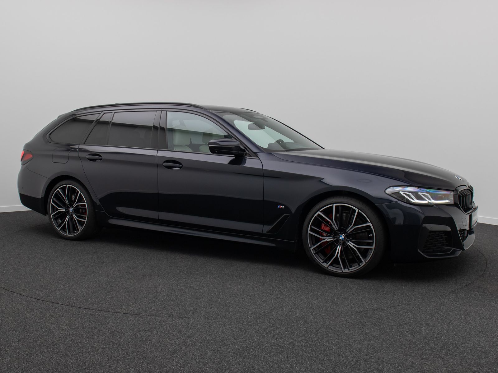 Fahrzeugabbildung BMW 540d xD M Sport 360° HUD DAB H/K Panorama 20Zoll