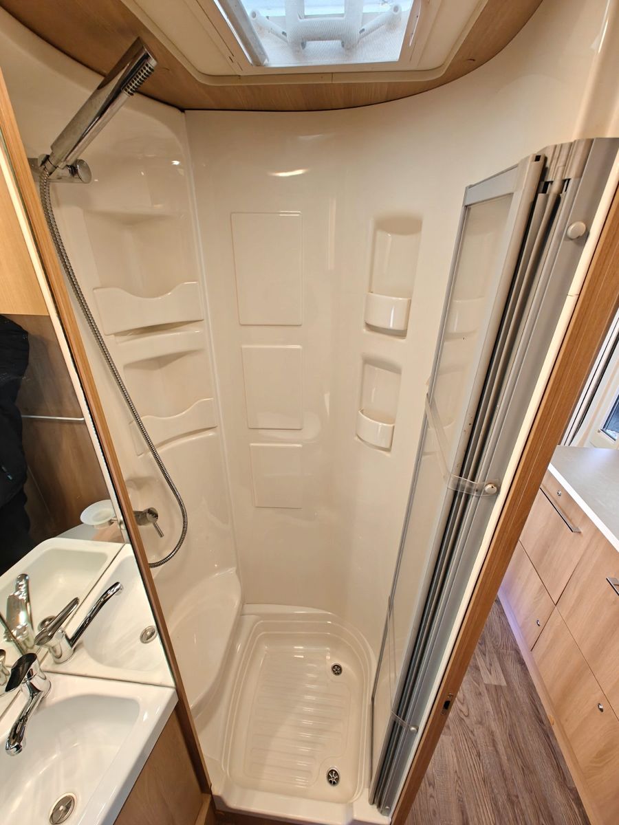 Fahrzeugabbildung Roller Team Kronos 275 - SAT, TV, Solar, 6 Sitz/Schlafplätze