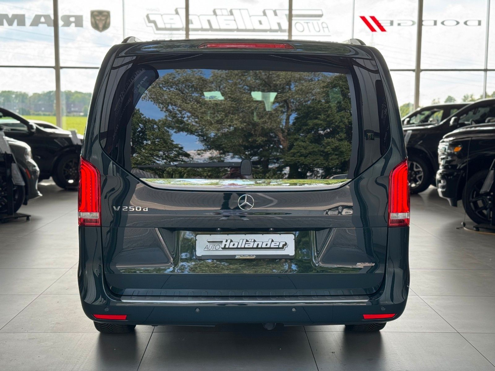 Fahrzeugabbildung Mercedes-Benz V-Klasse V 250d AVANTGARDE EDITION lang "AHK"