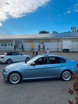 BMW 318 i  E90 - BMW 318: E90