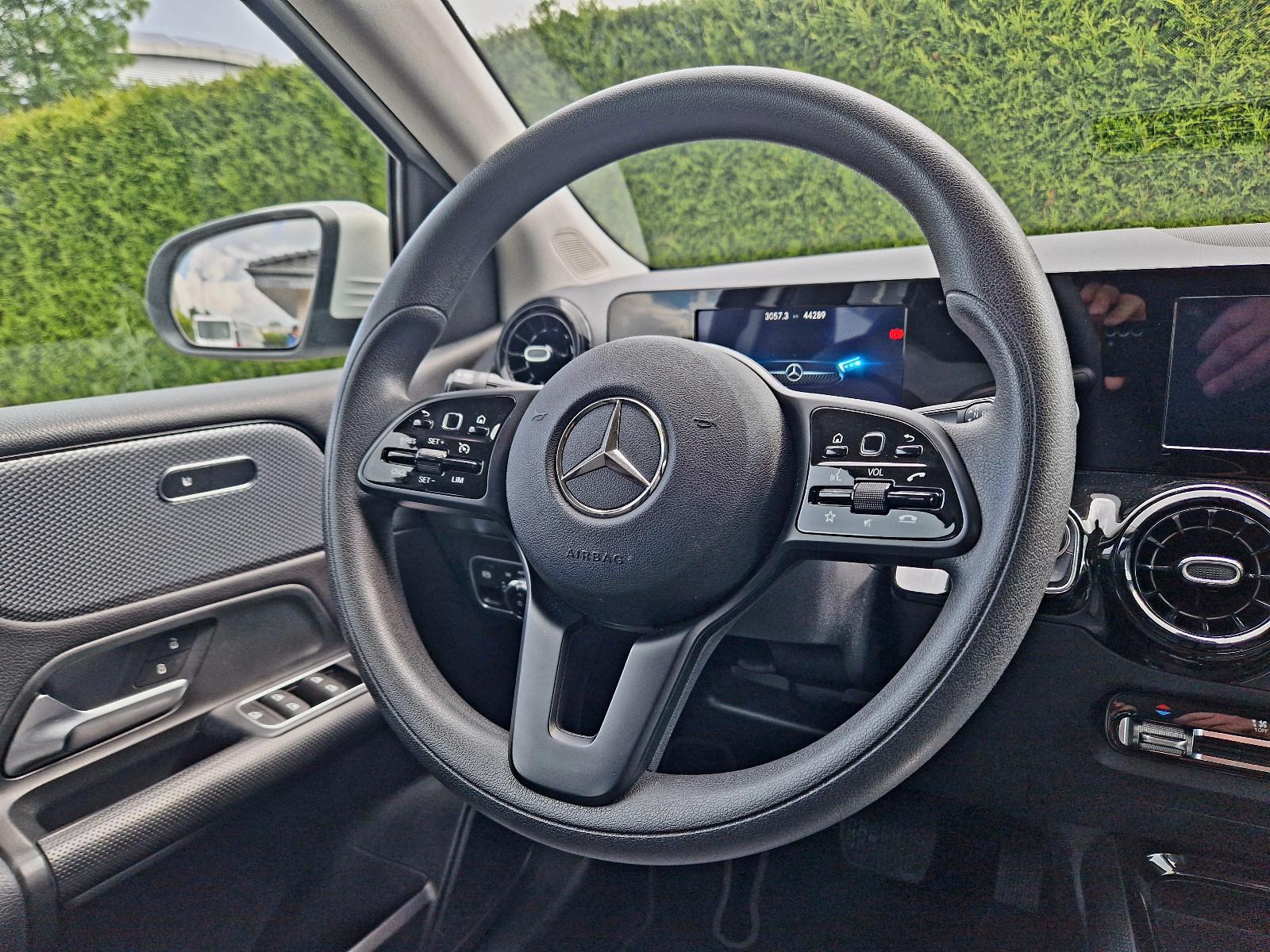 Mercedes-Benz B 180 (Automatik, Teilleder, Navi)