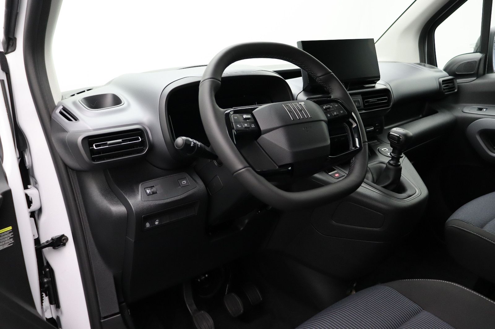 Fahrzeugabbildung Fiat Doblo Kombi L2 1.5 BlueHDi 5-Sitzer