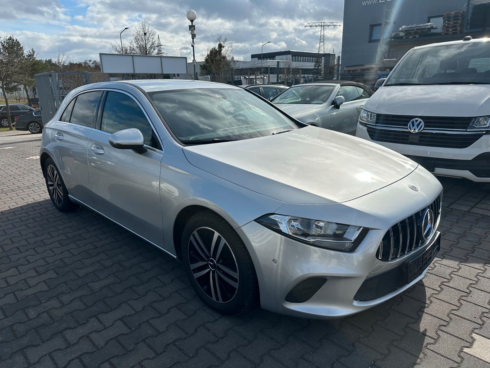 MERCEDES-BENZ A 180  Progressive mit 24.500 KM/1.Jahr Garantie