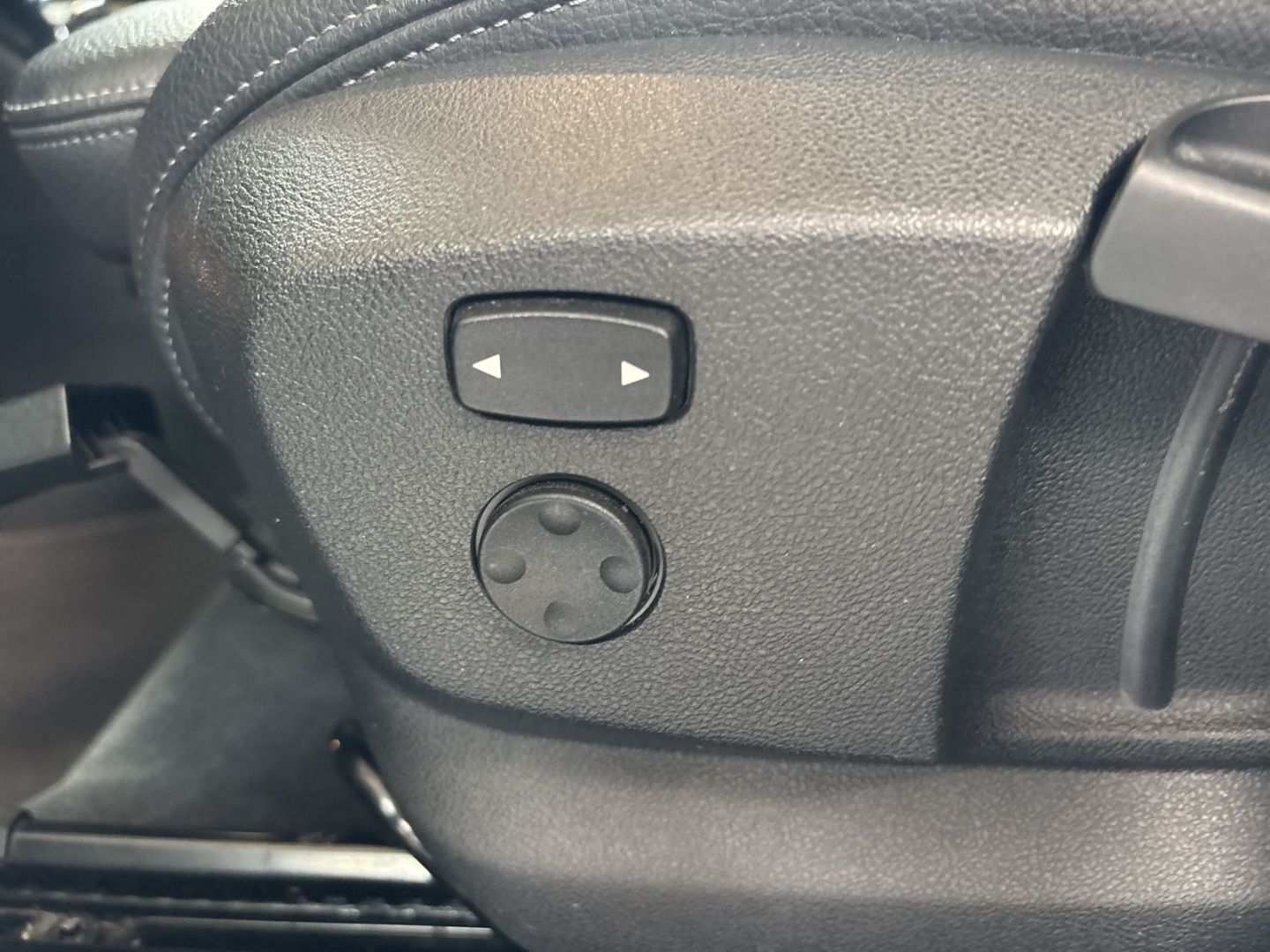 BMW X1 sDrive 18d SportLine+Panodach+LED+HIFI+DAB+ foto 18