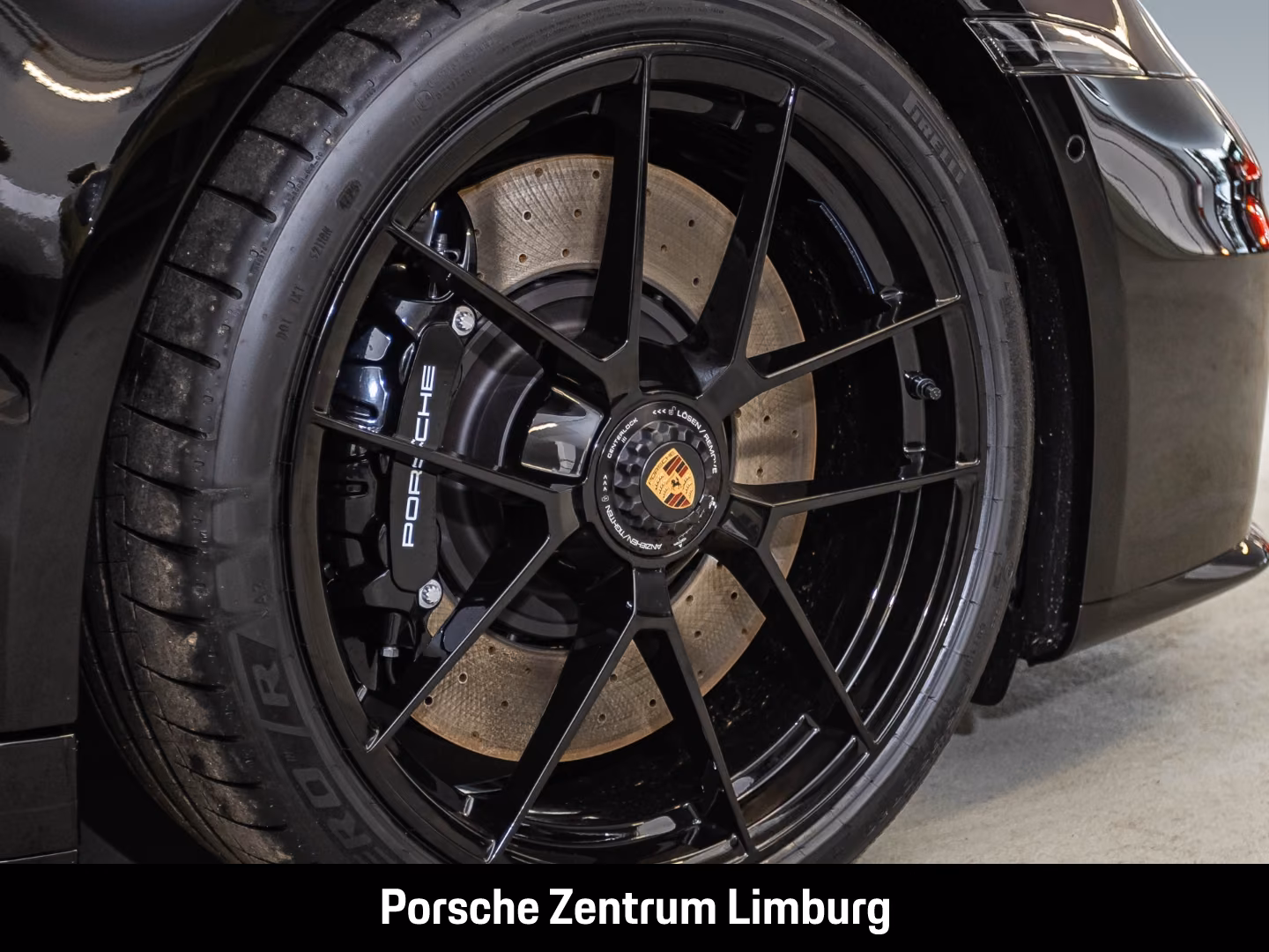 PORSCHE 992 911 CARRERA 4 GTS CABRIOLET