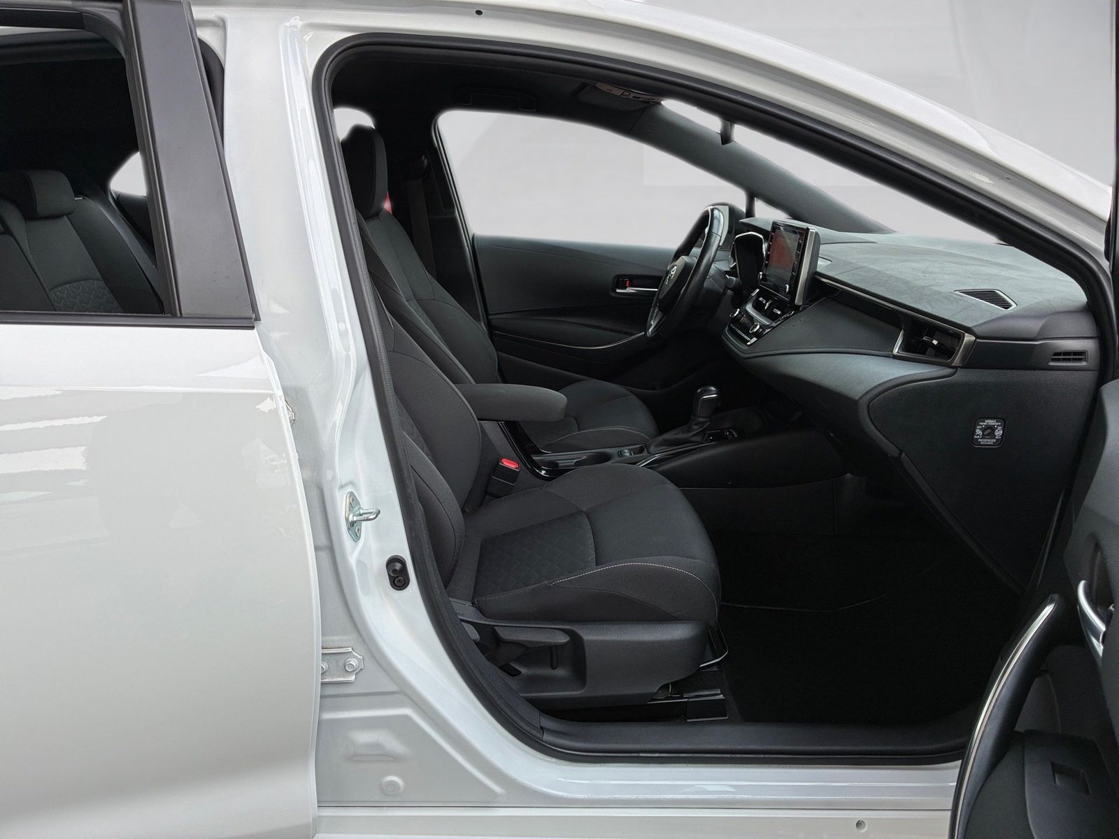Fahrzeugabbildung Toyota Corolla 1.8 Comfort KAMERA NAVI LED ACC LM