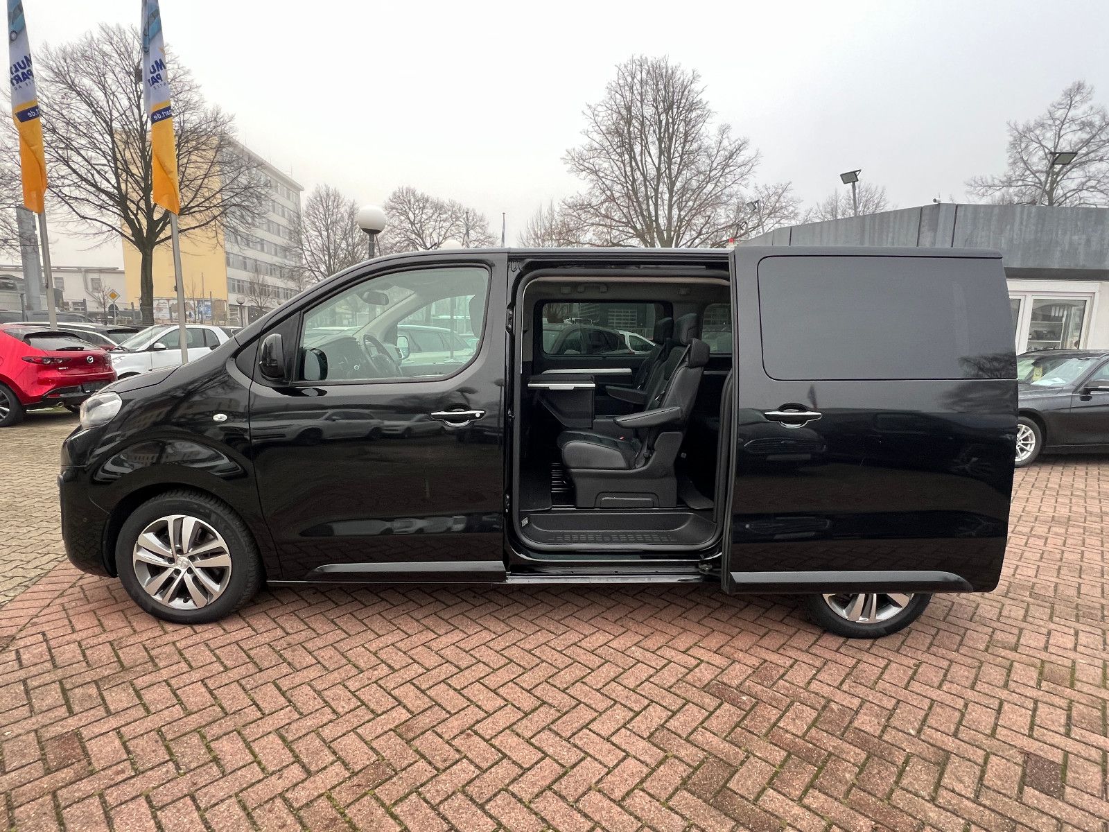Fahrzeugabbildung Peugeot Traveller Business VIP L2 7-SITZER ABSOLUT VOLL