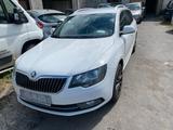 Skoda Superb 2.0 TSI DSG L & K Combi - Skoda Superb aus 2014 mit Benzin-Antrieb: Kombi