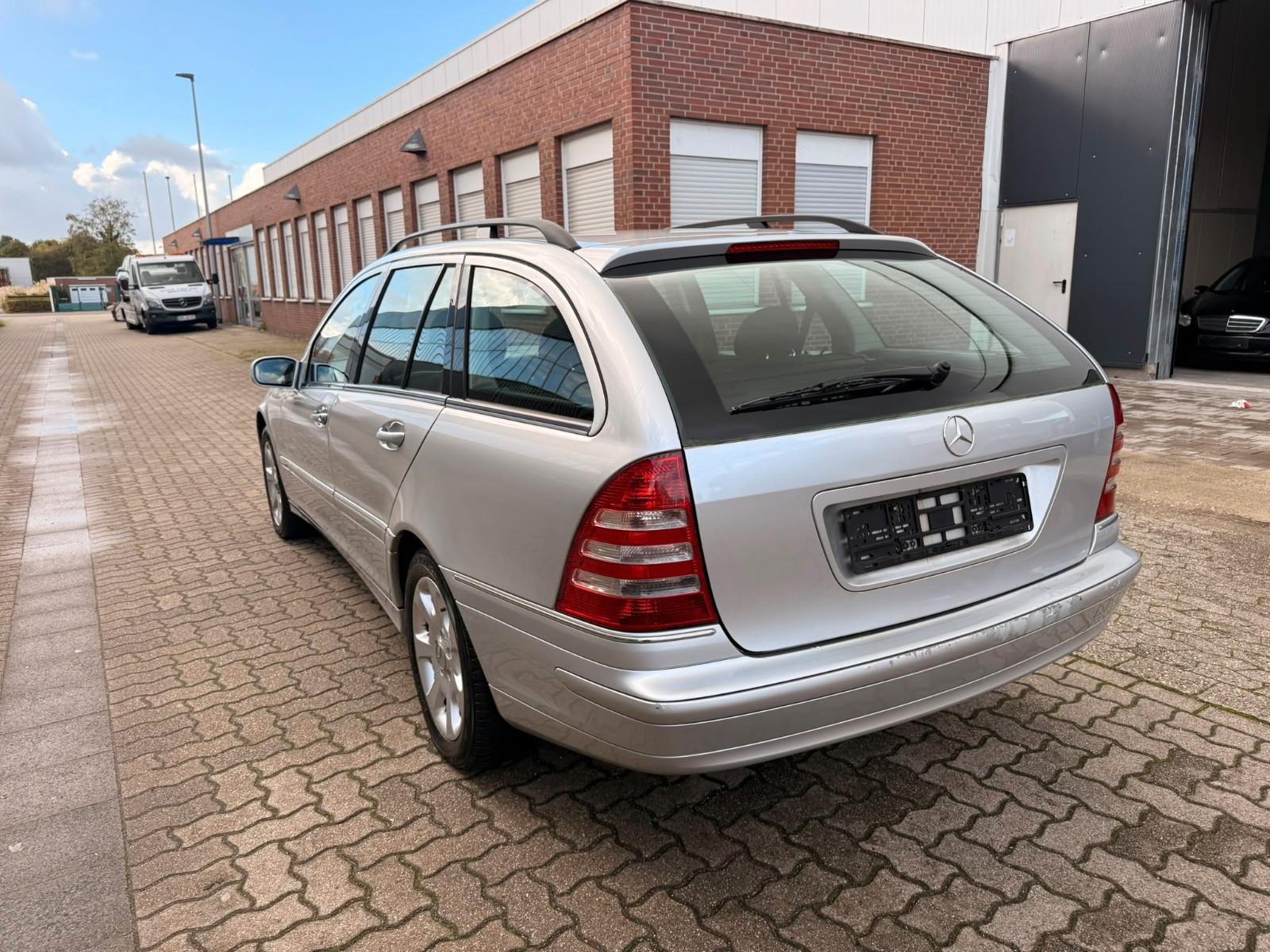 Mercedes-Benz C200 2006 — photo 13