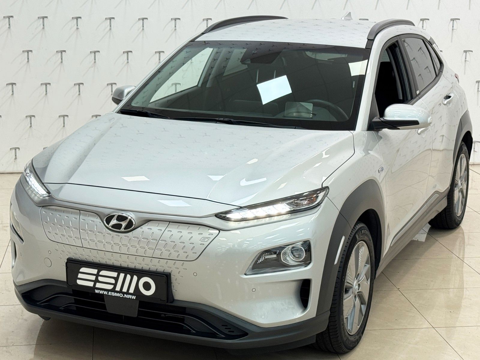 Hyundai KONA Elektro STYLE-Paket 64kWh ACC HUD KeyLess imagem 2