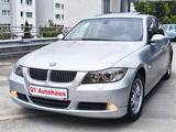 BMW 325i AUTOM. XENON/T.LEDER/GLASSD/PDC/ALLWETTER - BMW 325 aus 2006: 325i