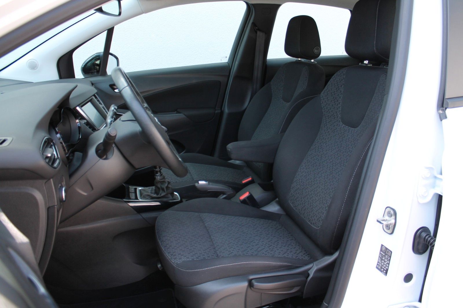 Fahrzeugabbildung Opel Crossland Edition 1.2T,Sitzhzg,LED,PP,Allwetter
