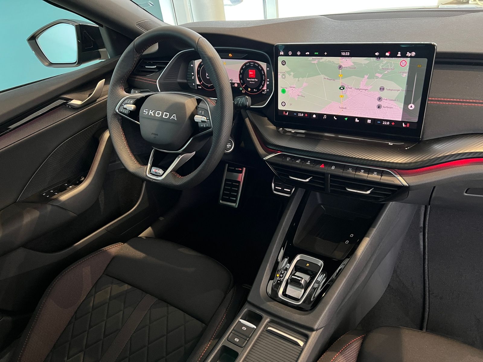 Fahrzeugabbildung SKODA Octavia Combi RS 2.0 TSI DSG *Panorama, AHK, Ind